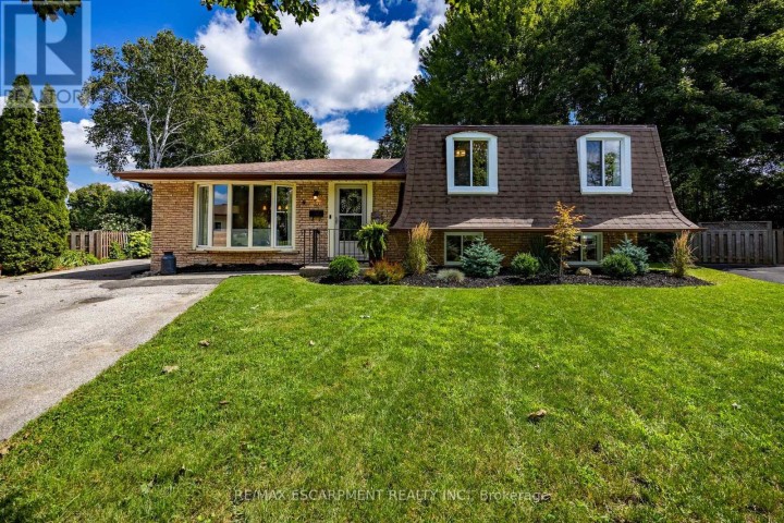 Photo 1 at 9 Normandy Circle, Simcoe, Norfolk County