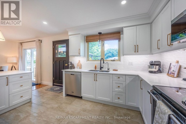 Photo 11 at 9 Normandy Circle, Simcoe, Norfolk County