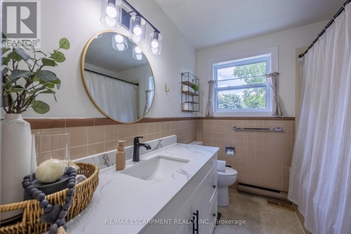 Photo 14 at 9 Normandy Circle, Simcoe, Norfolk County