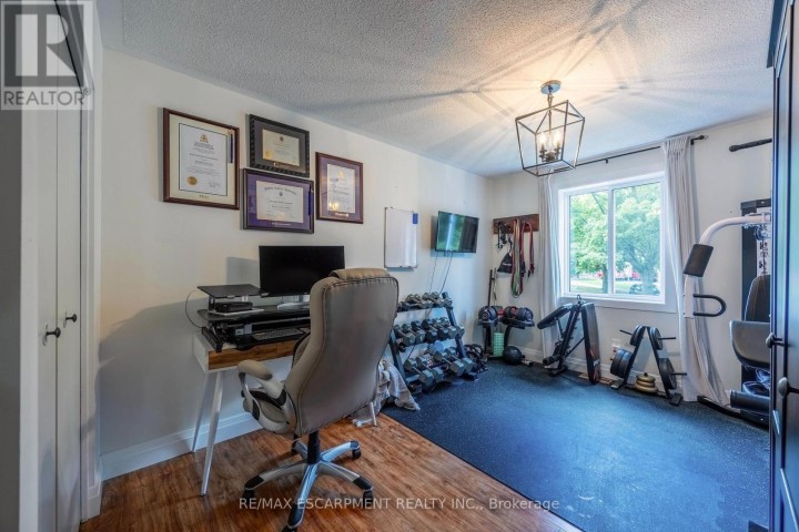 Photo 17 at 9 Normandy Circle, Simcoe, Norfolk County