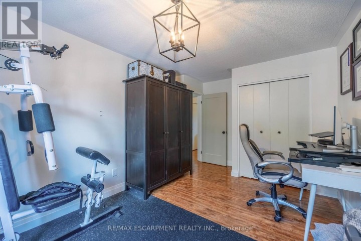 Photo 18 at 9 Normandy Circle, Simcoe, Norfolk County