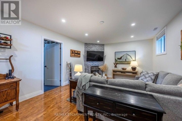 Photo 22 at 9 Normandy Circle, Simcoe, Norfolk County