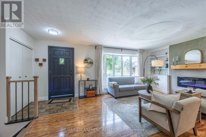 Photo 4 at 9 Normandy Circle, Simcoe, Norfolk County