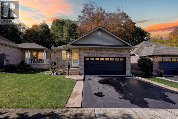 Photo 1 at 10 Potters Way, Woodstock - South, Woodstock