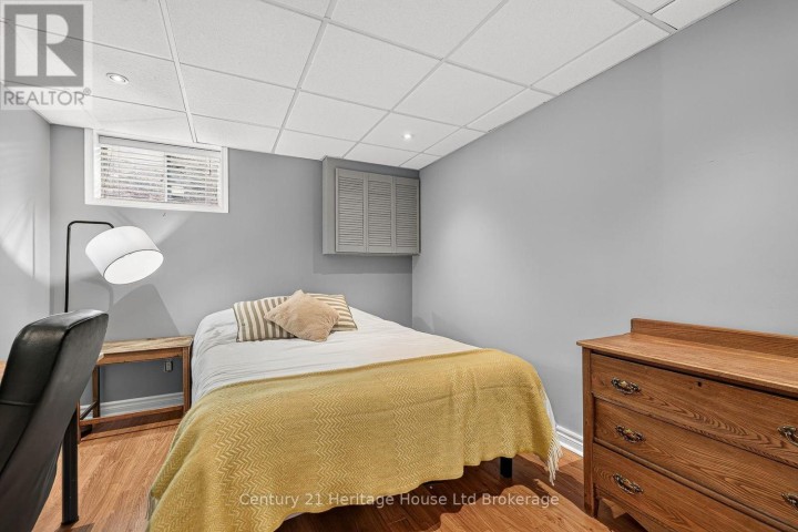 Photo 32 at 10 Potters Way, Woodstock - South, Woodstock