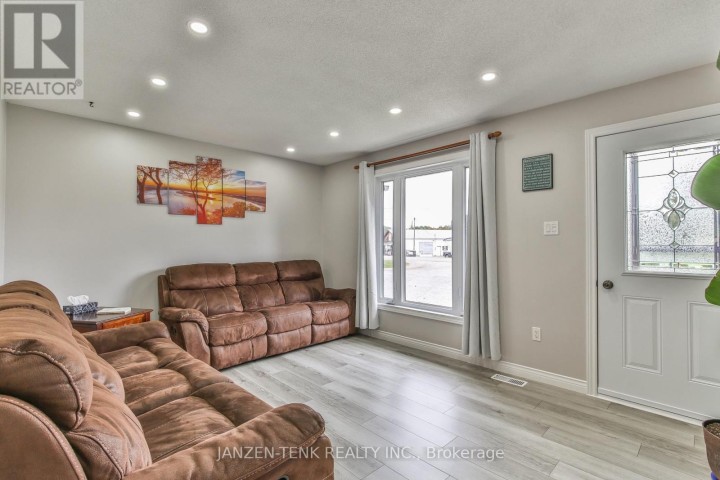 Photo 7 at 401 19 Highway, Tillsonburg