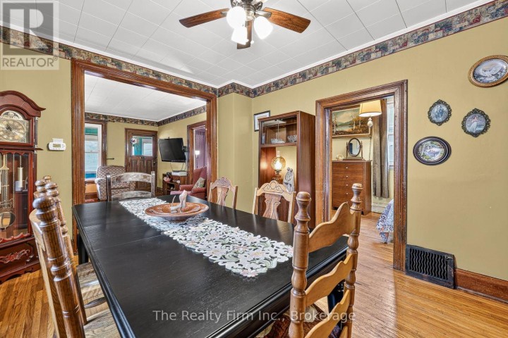Photo 12 at 741 Nelson Street, Woodstock - North, Woodstock