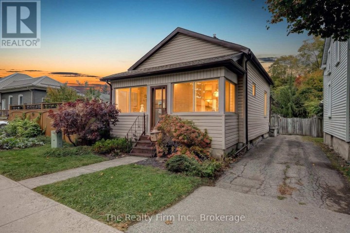 Photo 2 at 741 Nelson Street, Woodstock - North, Woodstock