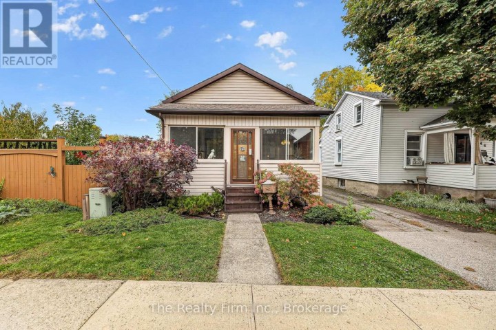 Photo 3 at 741 Nelson Street, Woodstock - North, Woodstock