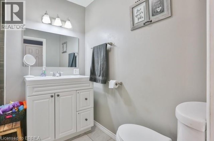 Photo 11 at 42 Spring Street, Holmedale, Brantford