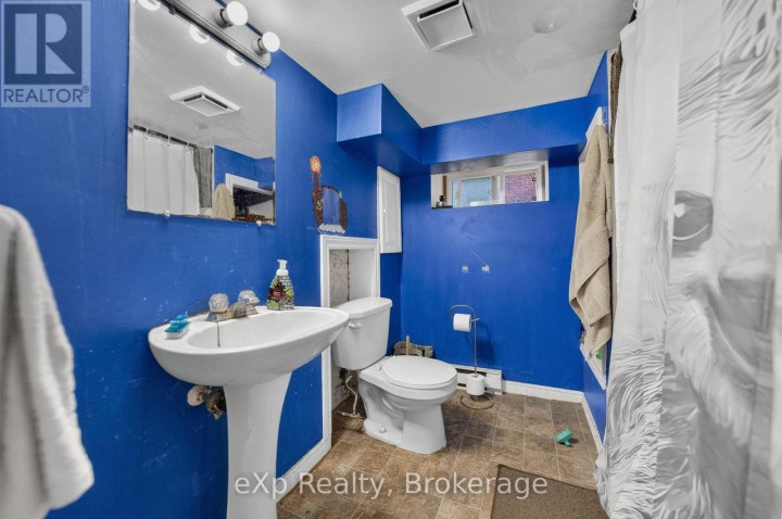 Photo 23 at 126 Chatham Street, Brantford