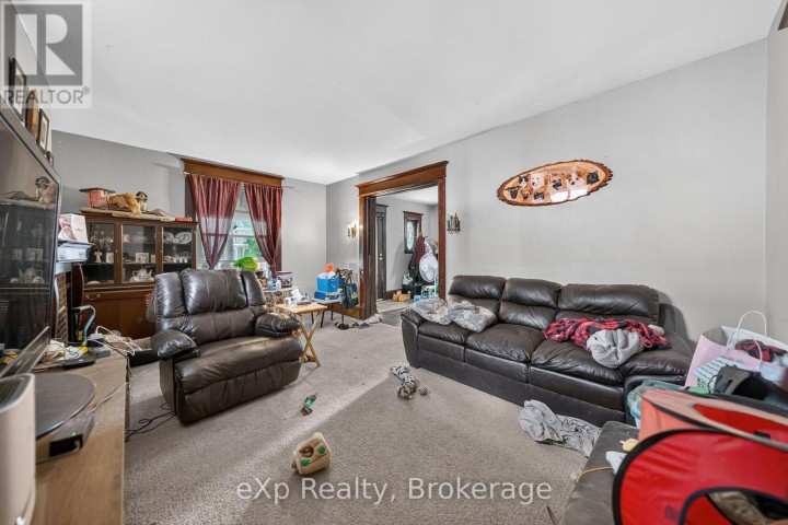 Photo 3 at 126 Chatham Street, Brantford