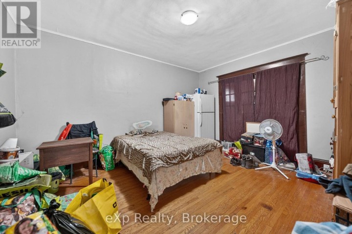 Photo 5 at 126 Chatham Street, Brantford