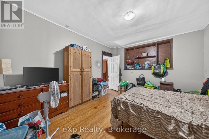 Photo 6 at 126 Chatham Street, Brantford