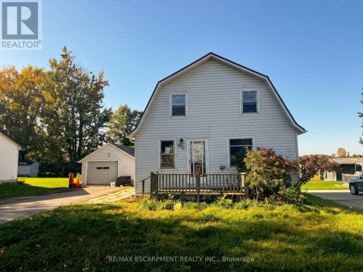 Photo 1 at 233 Talbot Street, Courtland, Norfolk County