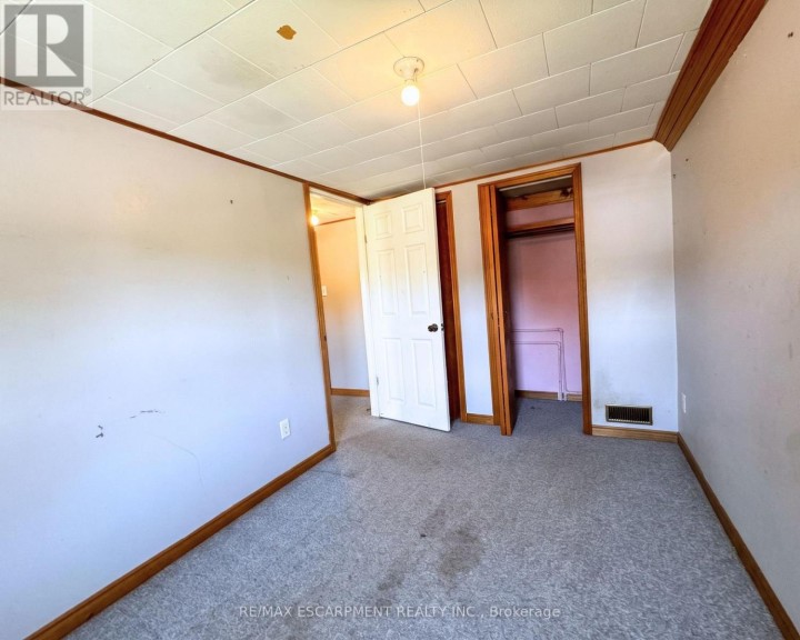 Photo 13 at 233 Talbot Street, Courtland, Norfolk County