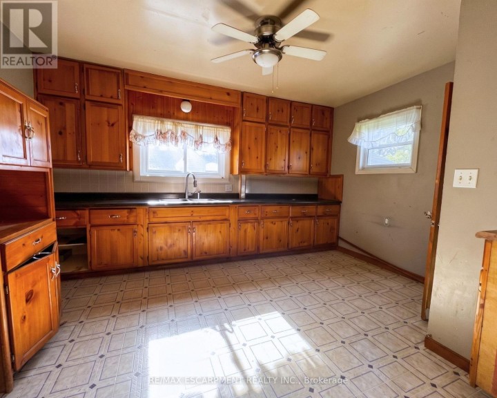 Photo 3 at 233 Talbot Street, Courtland, Norfolk County