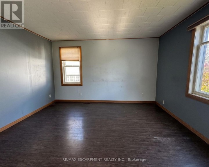 Photo 6 at 233 Talbot Street, Courtland, Norfolk County