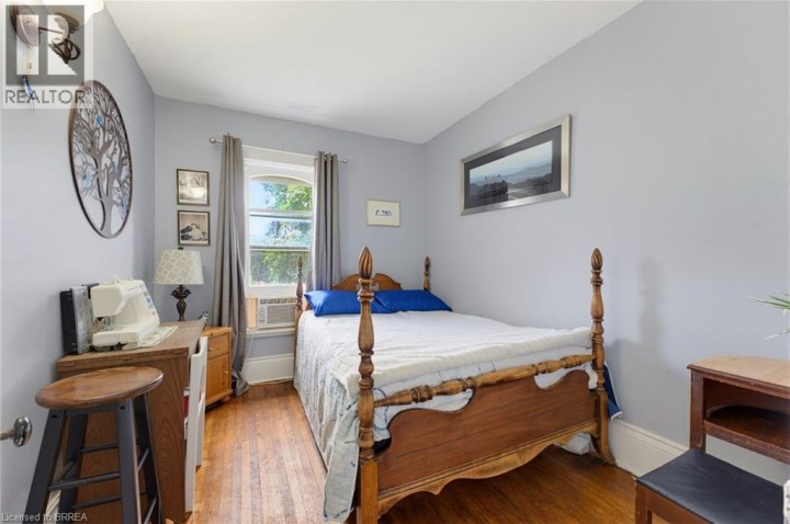 Photo 18 at 122 William Street, North Ward, Brantford