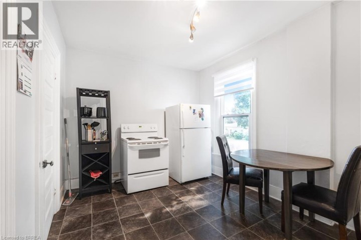 Photo 17 at 86 Victoria Street, Victoria / Arthur, Brantford