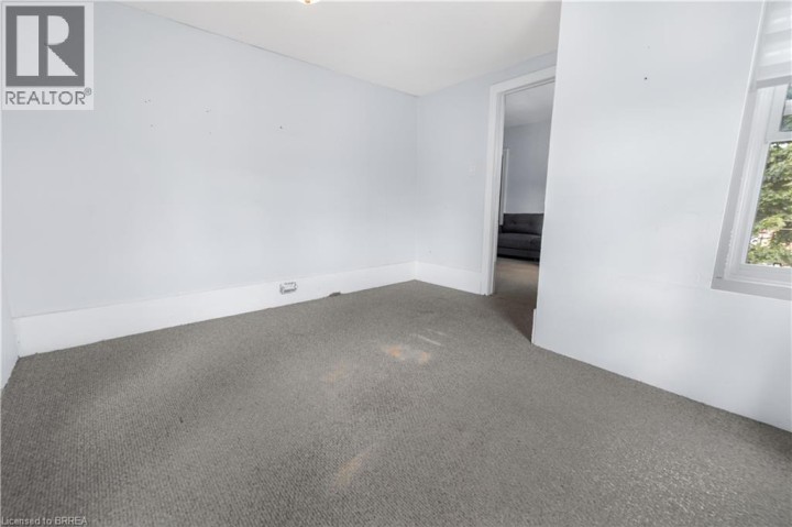 Photo 21 at 86 Victoria Street, Victoria / Arthur, Brantford