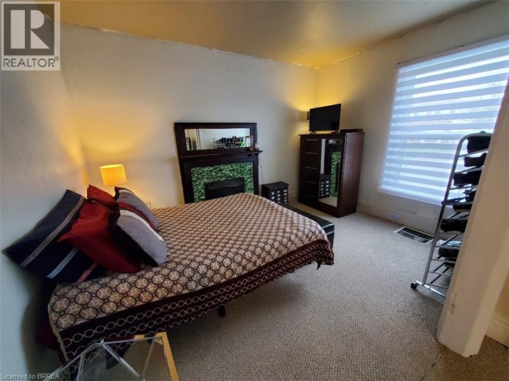 Photo 9 at 86 Victoria Street, Victoria / Arthur, Brantford