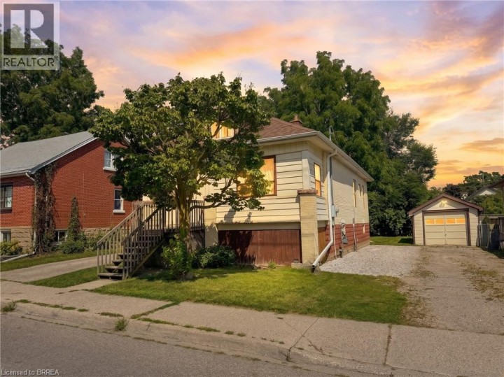 Photo 2 at 92 Mary Street, Victoria / Arthur, Brantford
