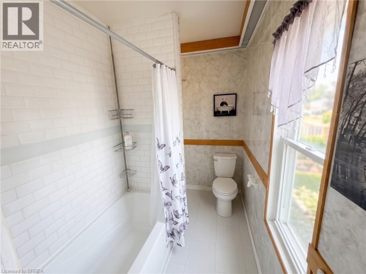 Photo 7 at 92 Mary Street, Victoria / Arthur, Brantford