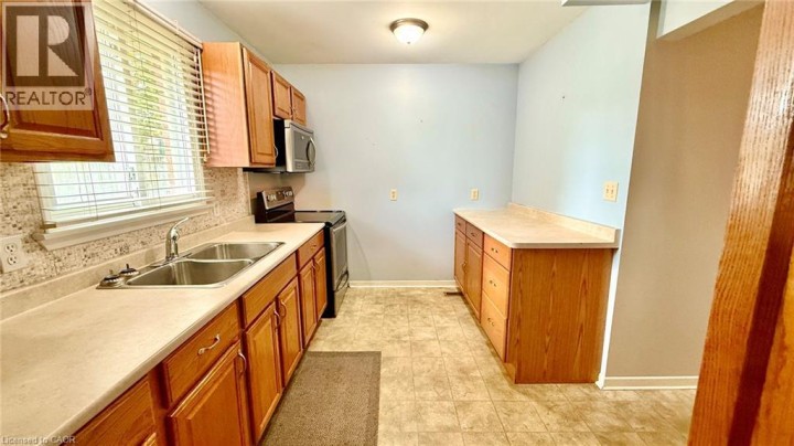 Photo 14 at 140 Woodlawn Avenue, Woodlawn, Brantford