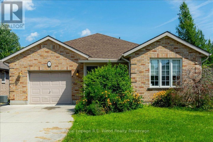 Photo 1 at 2 Oriole Crescent, Woodstock - North, Woodstock
