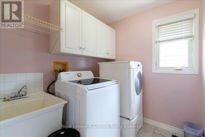 Photo 13 at 2 Oriole Crescent, Woodstock - North, Woodstock
