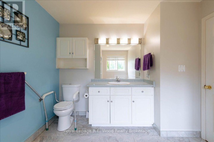 Photo 14 at 2 Oriole Crescent, Woodstock - North, Woodstock