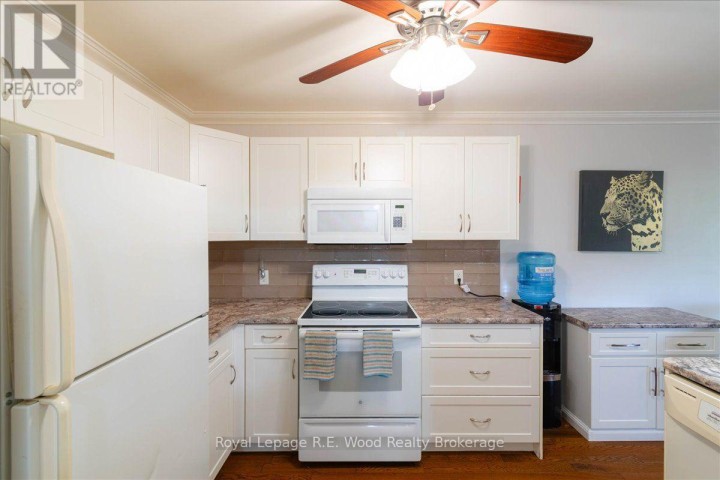 Photo 19 at 2 Oriole Crescent, Woodstock - North, Woodstock