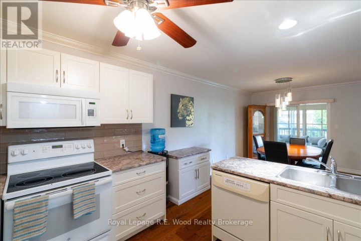 Photo 20 at 2 Oriole Crescent, Woodstock - North, Woodstock