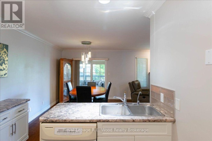 Photo 22 at 2 Oriole Crescent, Woodstock - North, Woodstock