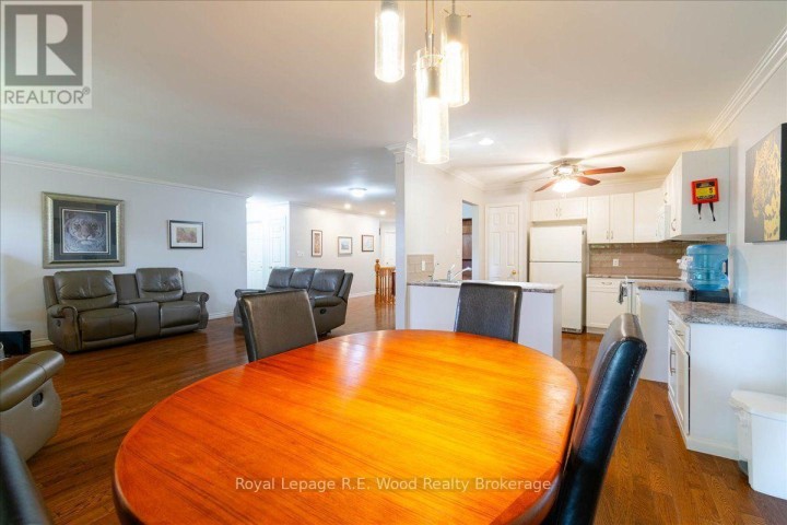 Photo 24 at 2 Oriole Crescent, Woodstock - North, Woodstock