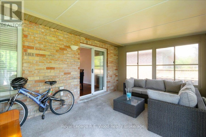 Photo 26 at 2 Oriole Crescent, Woodstock - North, Woodstock