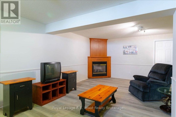 Photo 29 at 2 Oriole Crescent, Woodstock - North, Woodstock