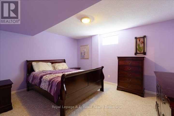 Photo 31 at 2 Oriole Crescent, Woodstock - North, Woodstock