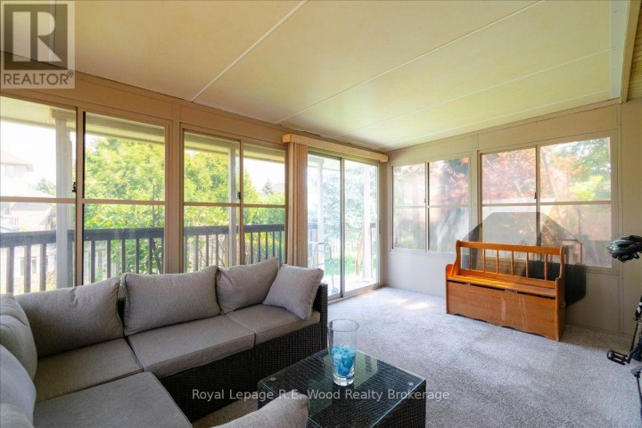 Photo 37 at 2 Oriole Crescent, Woodstock - North, Woodstock