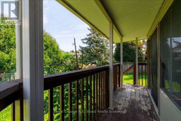 Photo 38 at 2 Oriole Crescent, Woodstock - North, Woodstock