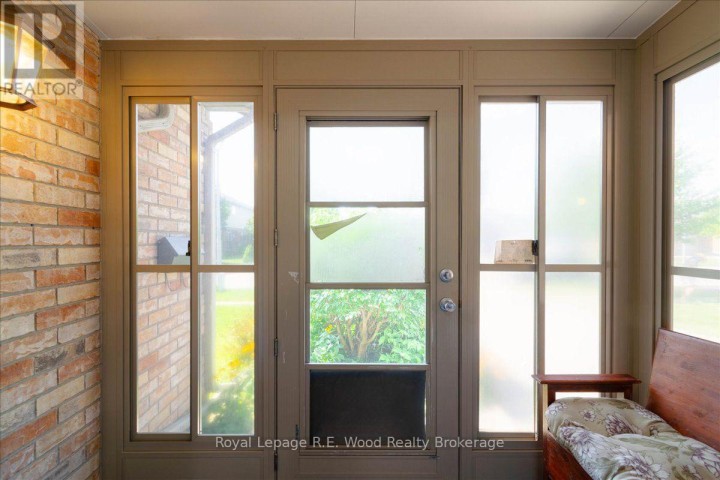 Photo 4 at 2 Oriole Crescent, Woodstock - North, Woodstock
