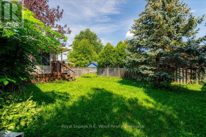 Photo 41 at 2 Oriole Crescent, Woodstock - North, Woodstock