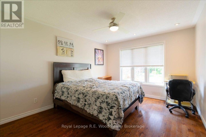 Photo 7 at 2 Oriole Crescent, Woodstock - North, Woodstock