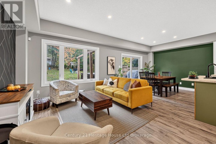 Photo 2 at 205 S Victoria Street, Woodstock - South, Woodstock