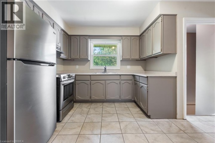 Photo 16 at 25 Wayne Drive, Fairview / Greenbrier, Brantford