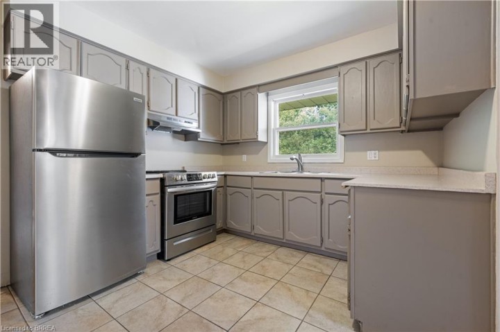 Photo 15 at 25 Wayne Drive, Fairview / Greenbrier, Brantford