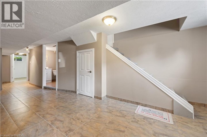 Photo 21 at 25 Wayne Drive, Fairview / Greenbrier, Brantford
