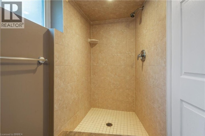 Photo 27 at 25 Wayne Drive, Fairview / Greenbrier, Brantford
