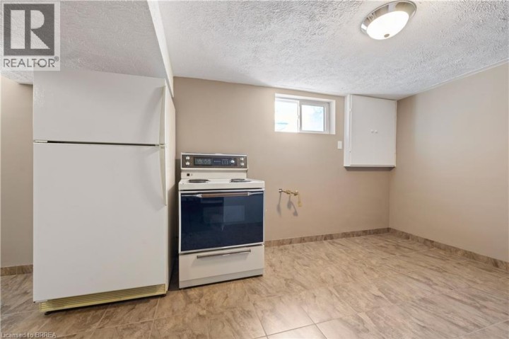 Photo 22 at 25 Wayne Drive, Fairview / Greenbrier, Brantford